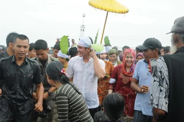 Bupati Zumi Zola Pimpin Acara Adat Mandi Shafar